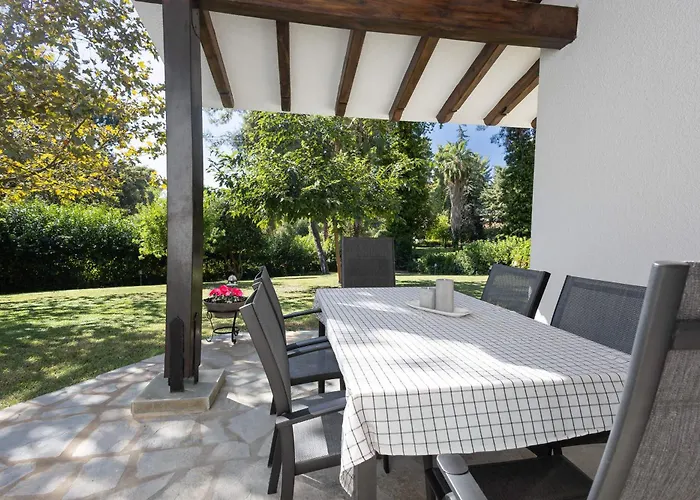 Вилла Sani Pool